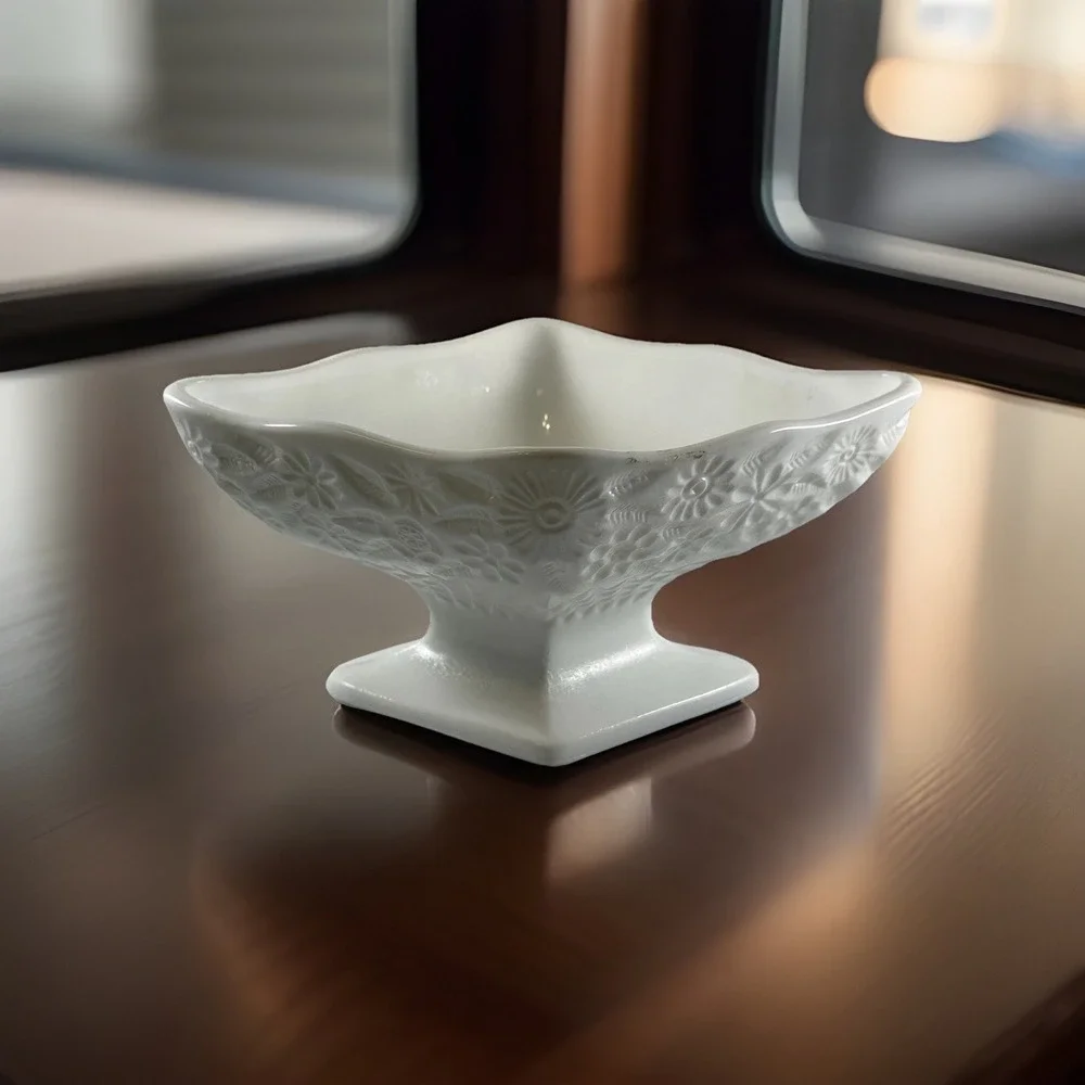 Vintage Indiana Glass Compote Trinket/Candy Dish Pineapple Floral Milk Glass‎